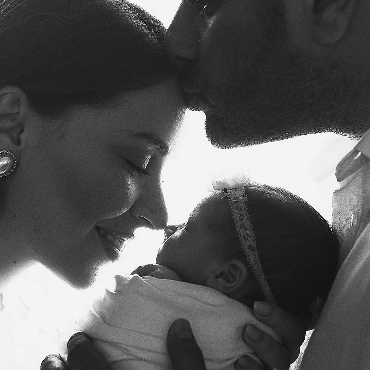 Επαγγελματική φωτογράφιση εγκυμοσύνης και νεογέννητου στη Ρόδο. Φωτογράφος νεογέννητων στη Ρόδο. Φωτογράφιση εγκυμοσύνης