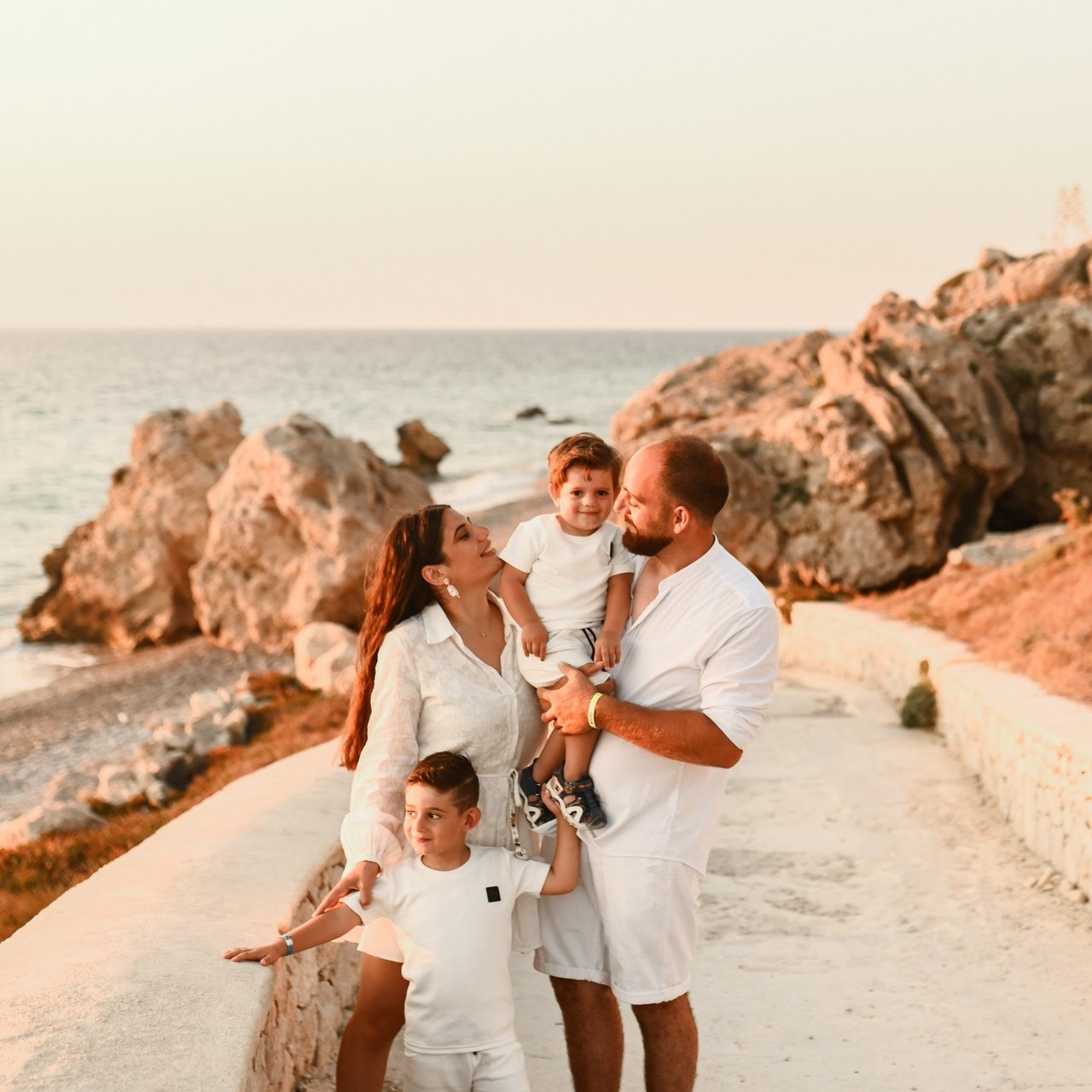 Επαγγελματική φωτογράφιση εγκυμοσύνης και νεογέννητου στη Ρόδο. Φωτογράφος νεογέννητων στη Ρόδο. Φωτογράφιση εγκυμοσύνης