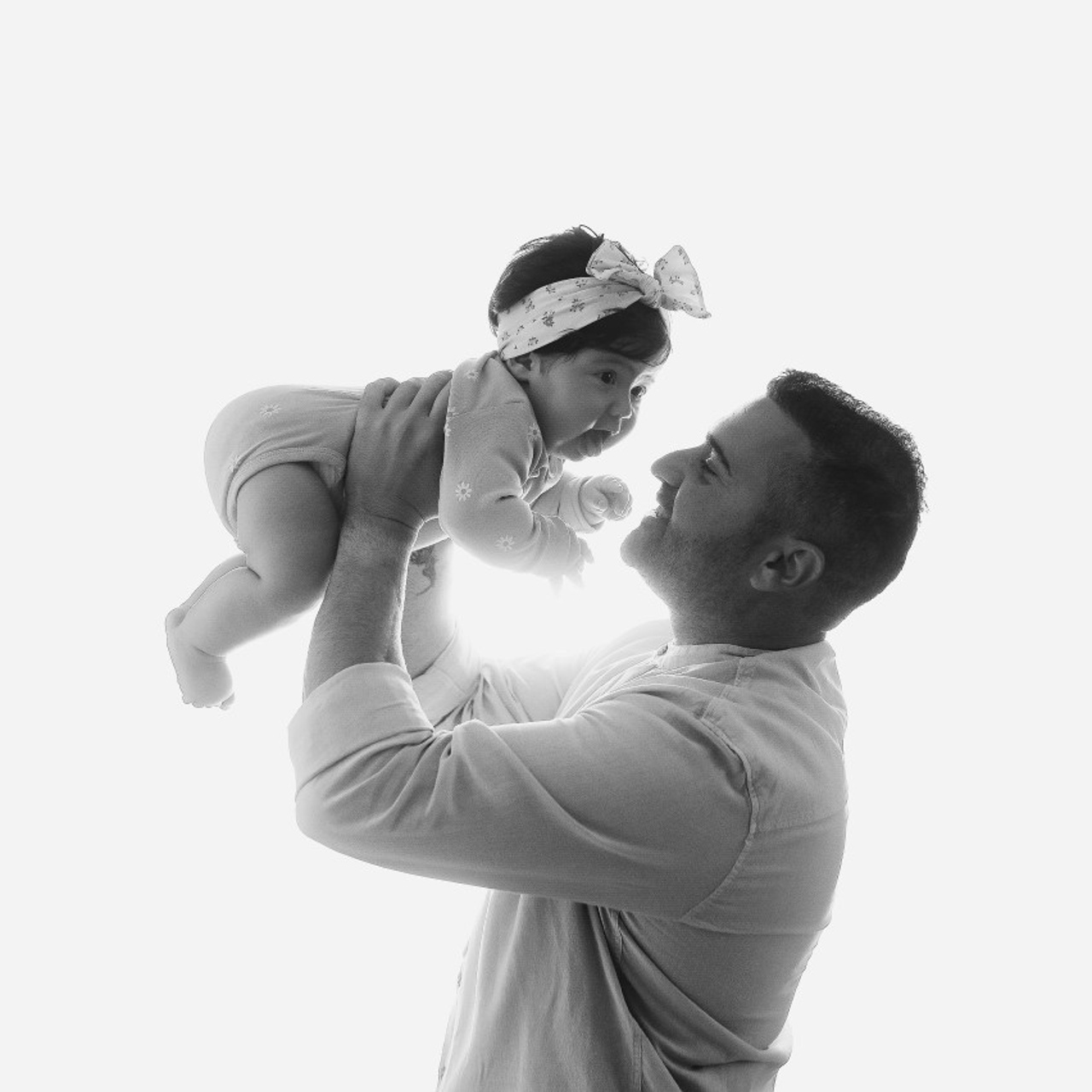 Επαγγελματική φωτογράφιση εγκυμοσύνης και νεογέννητου στη Ρόδο. Φωτογράφος νεογέννητων στη Ρόδο. Φωτογράφιση εγκυμοσύνης