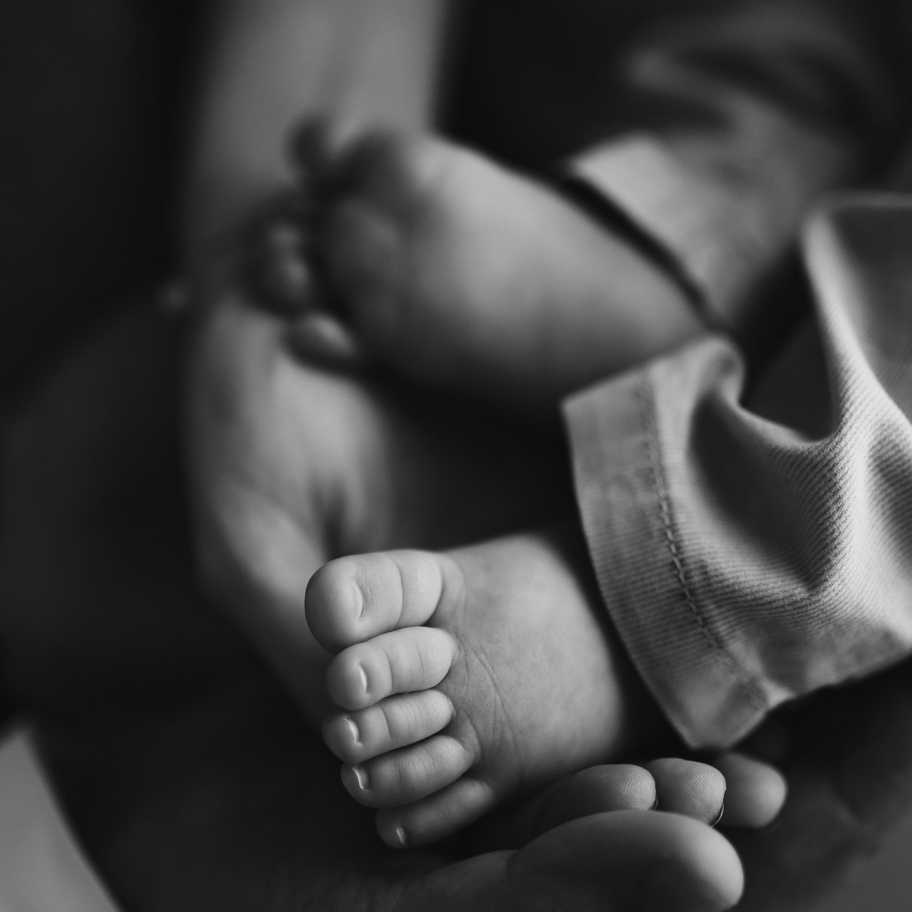 Επαγγελματική φωτογράφιση εγκυμοσύνης και νεογέννητου στη Ρόδο. Φωτογράφος νεογέννητων στη Ρόδο. Φωτογράφιση εγκυμοσύνης