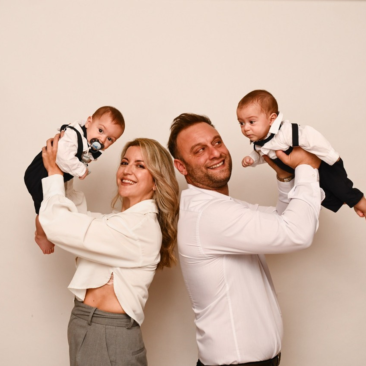 Επαγγελματική φωτογράφιση εγκυμοσύνης και νεογέννητου στη Ρόδο. Φωτογράφος νεογέννητων στη Ρόδο. Φωτογράφιση εγκυμοσύνης