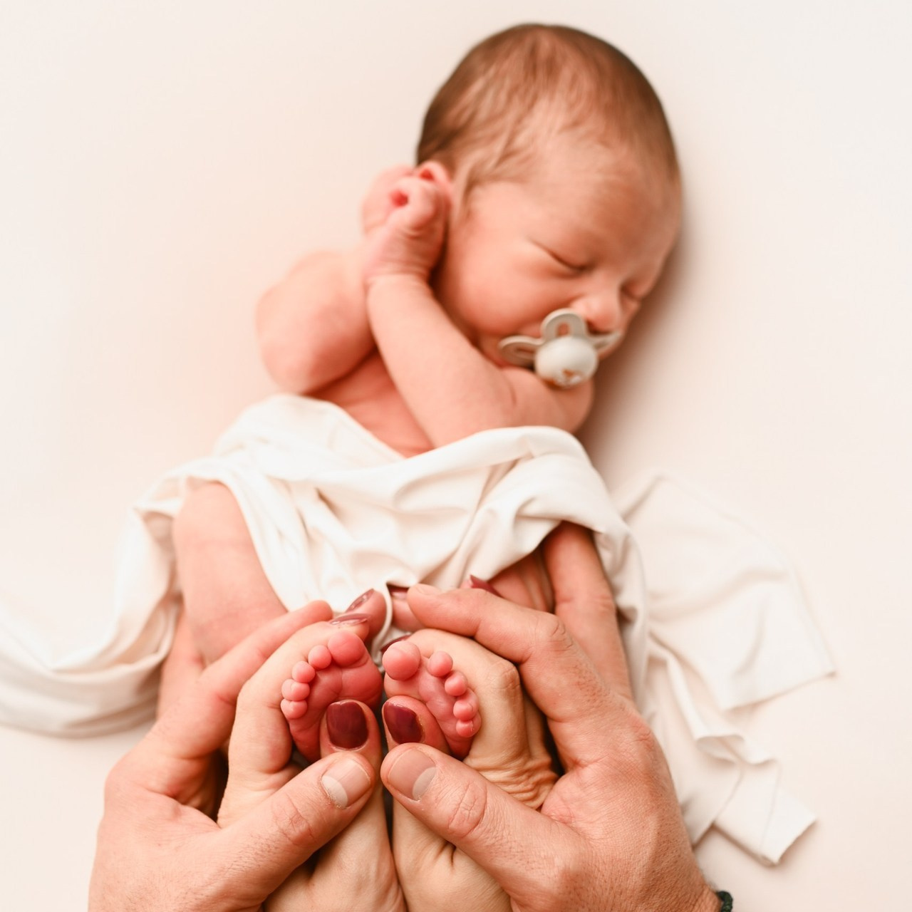 Επαγγελματική φωτογράφιση εγκυμοσύνης και νεογέννητου στη Ρόδο. Φωτογράφος νεογέννητων στη Ρόδο. Φωτογράφιση εγκυμοσύνης