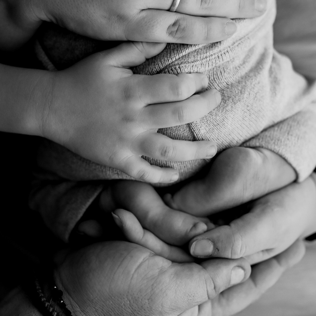 Επαγγελματική φωτογράφιση εγκυμοσύνης και νεογέννητου στη Ρόδο. Φωτογράφος νεογέννητων στη Ρόδο. Φωτογράφιση εγκυμοσύνης