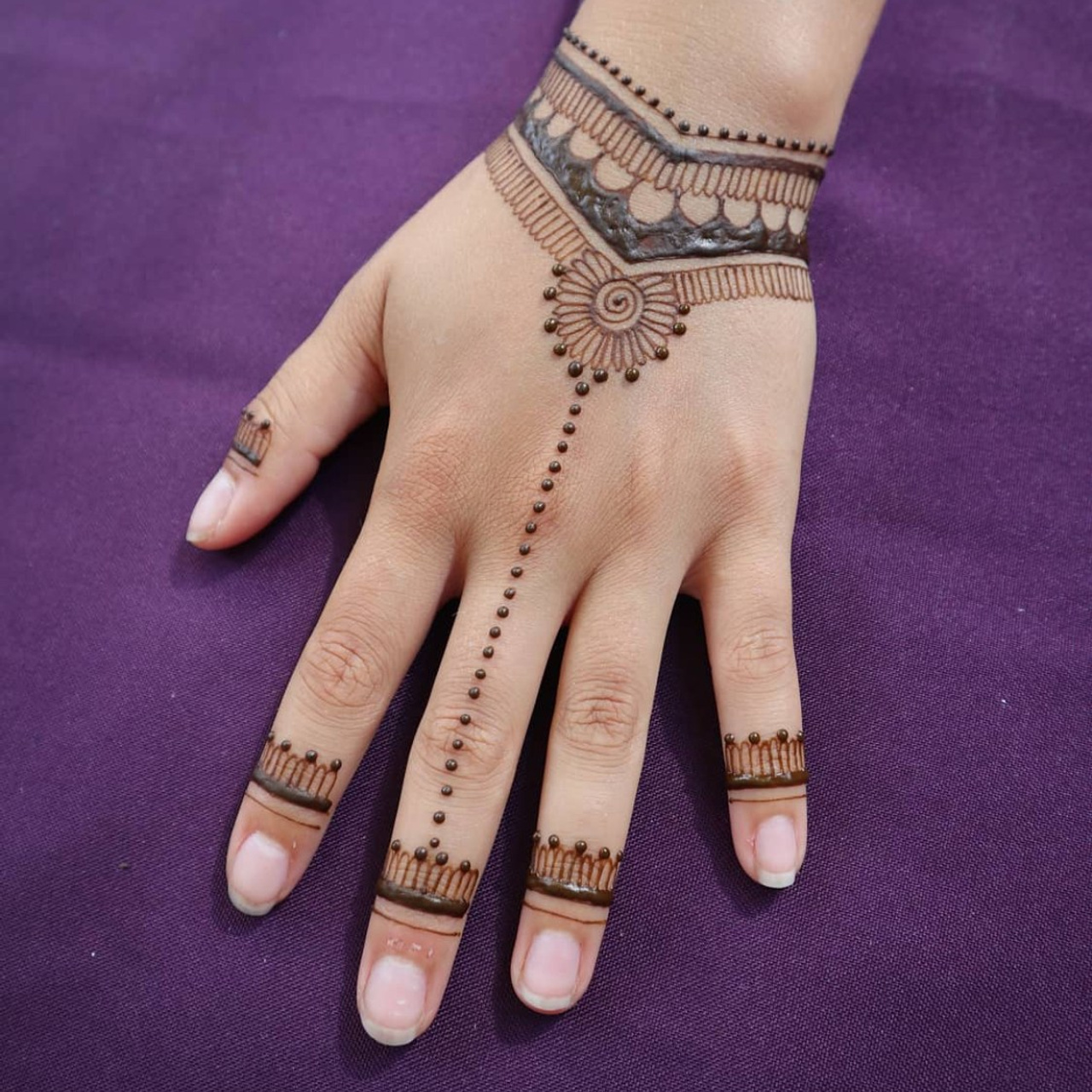 Hennafeste. Fotografie und Henna Kunst in Köln — Sylvette Loda