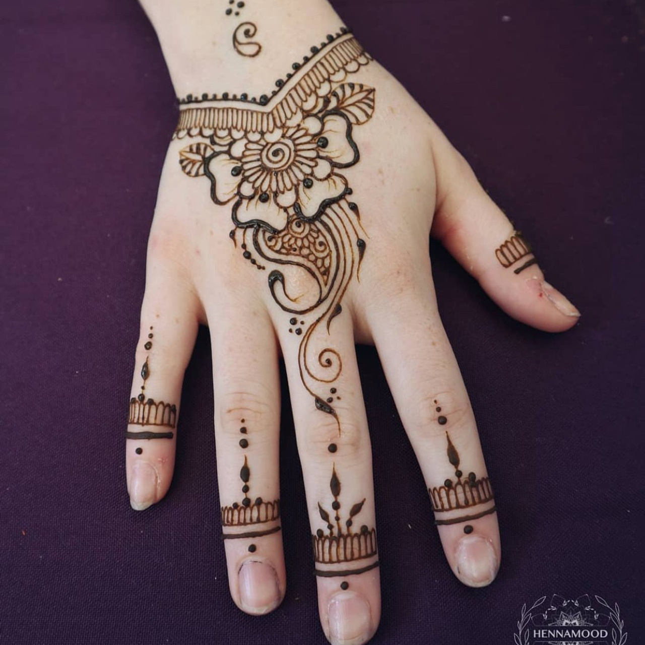 Hennafeste. Fotografie und Henna Kunst in Köln — Sylvette Loda