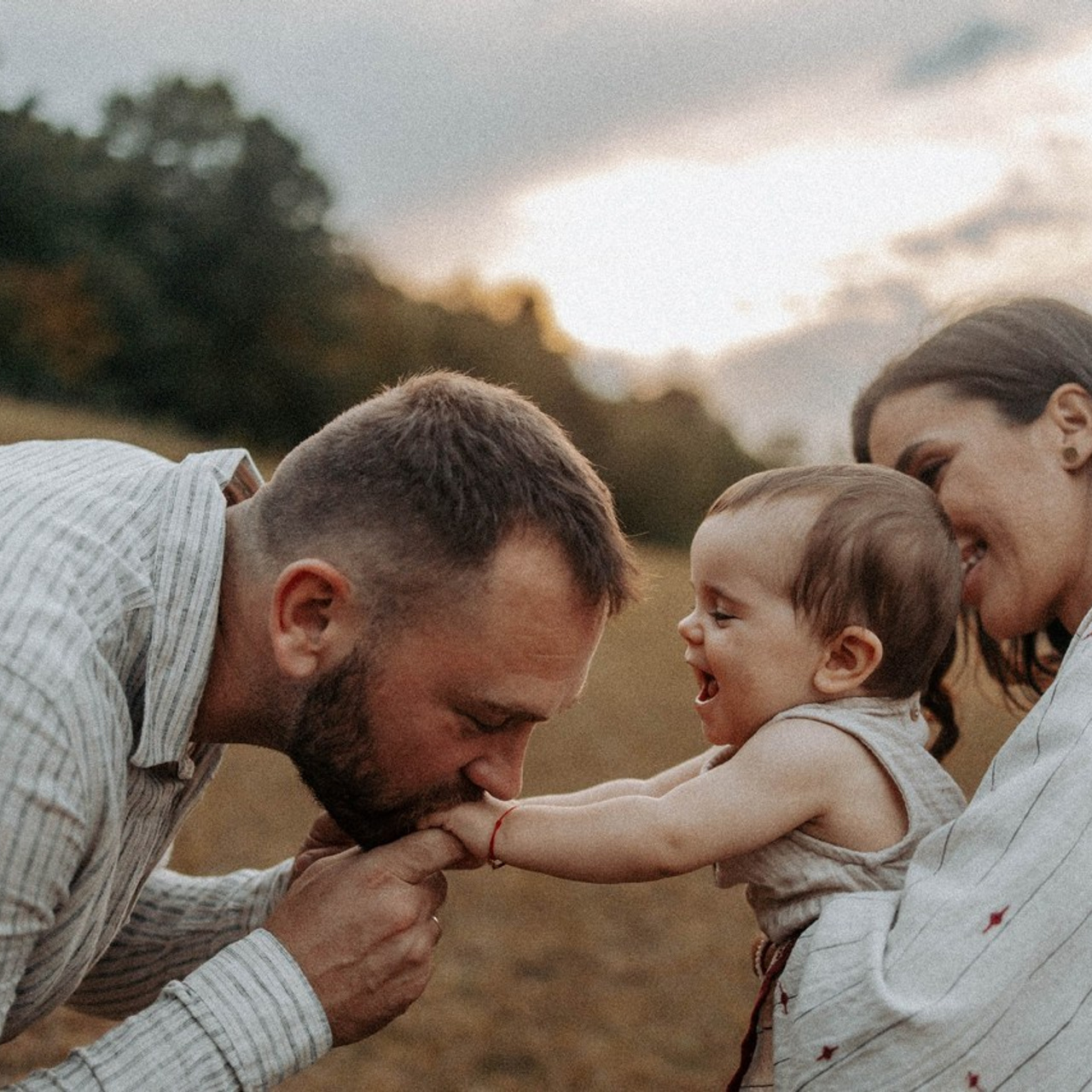 Customer Satisfaction. Family and Wedding Photographer