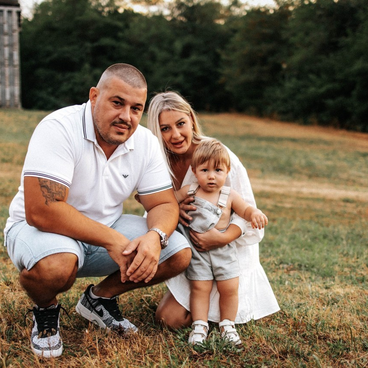 Customer Satisfaction. Family and Wedding Photographer