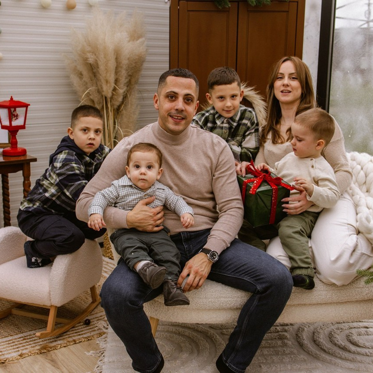 Customer Satisfaction. Family and Wedding Photographer