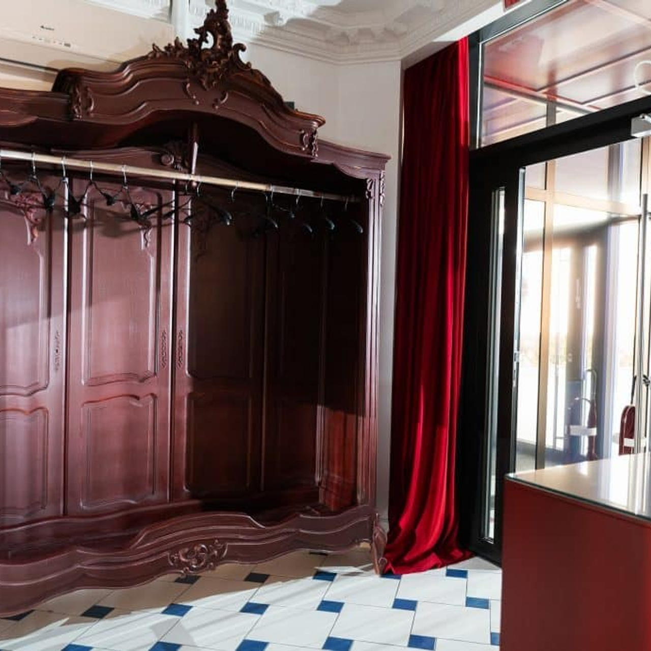 PRIVATE BANK VIP CLIENT OFFICE