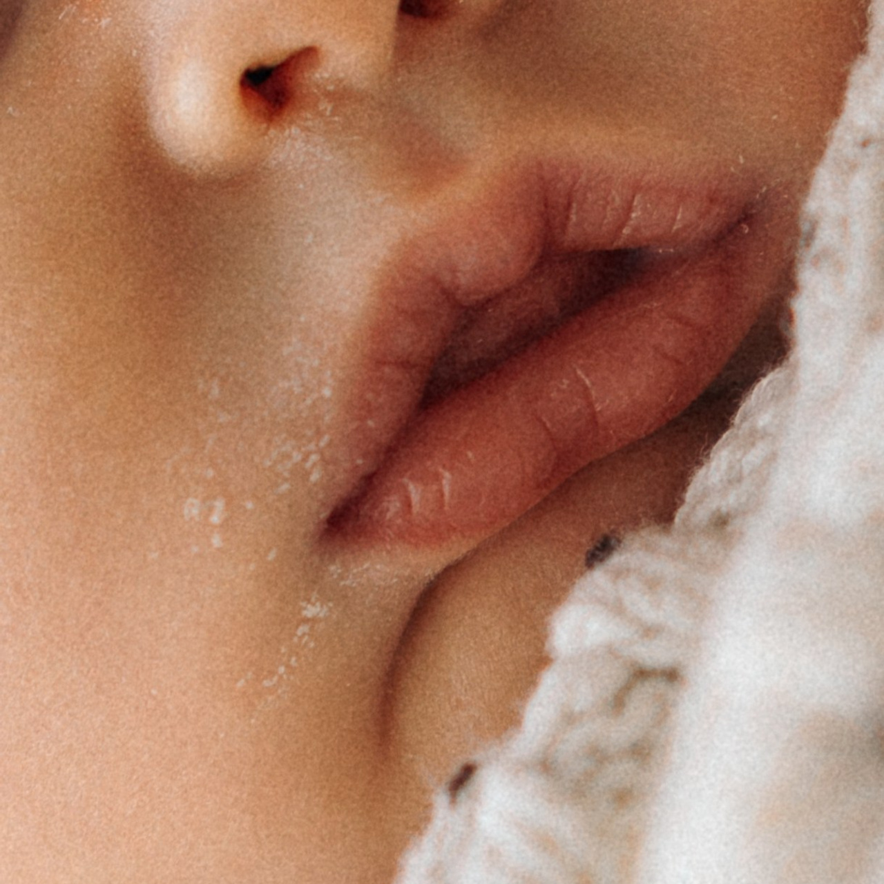 סשן צילום עם תינוק, אמא וכלבים | צילום משפחתי עם חיות מחמד