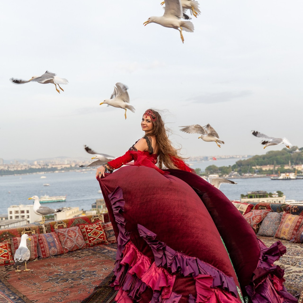 Фотосессия в Стамбуле. Фотограф в Стамбуле. Лайфстайл фотограф в Стамбуле Анатолий. Фотосессии на крышах с чайками