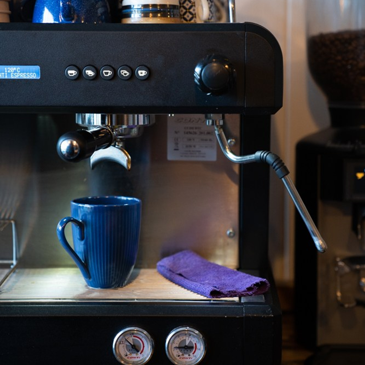 Hata cafe. Photographer & Tour Guide Based in Scotland