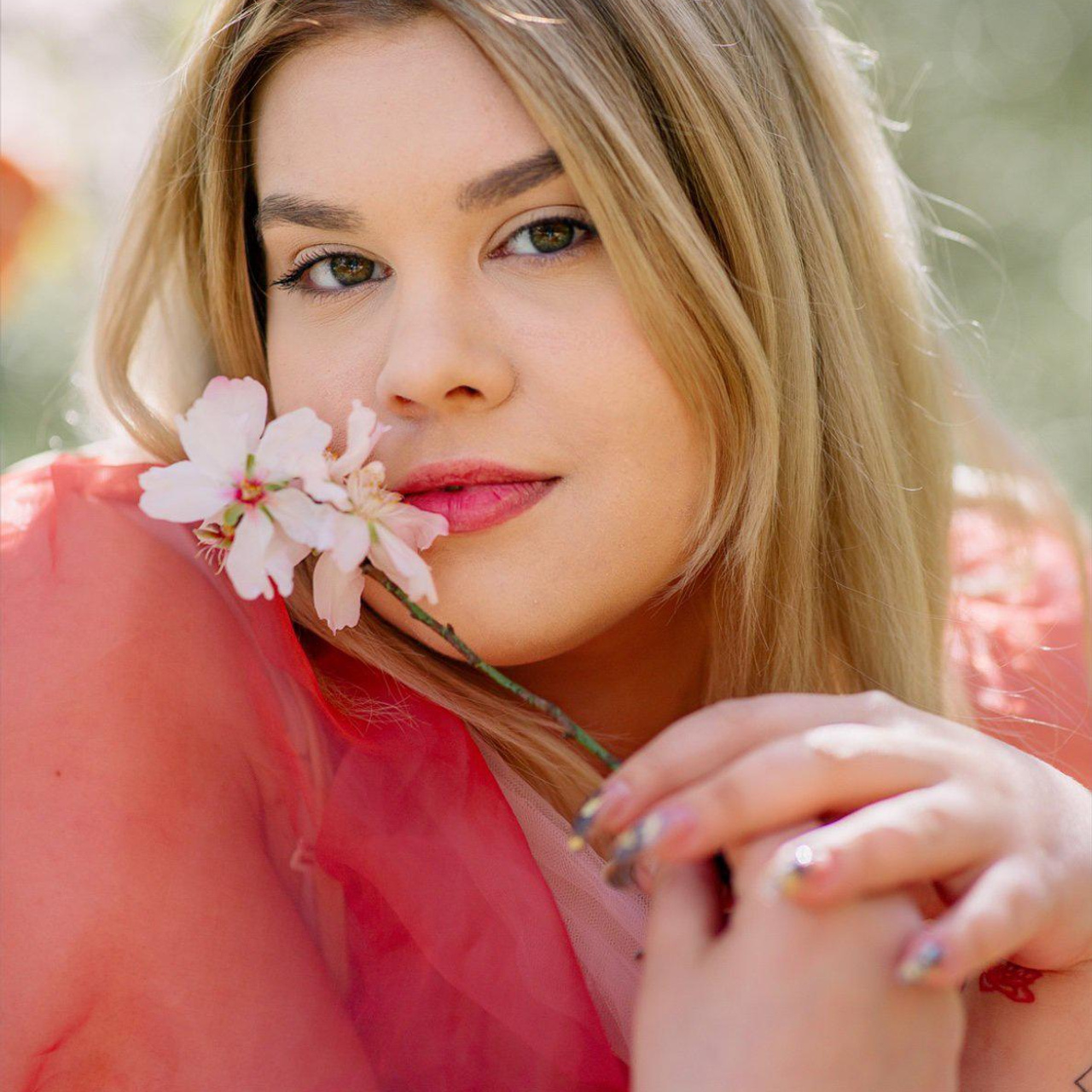 Фотосессия цветущем миндале. Алсу Девели. Фотограф в Алании в Турции, Аланья, Сиде, Белек, Анталия, Кемер, Конаклы, Окурджалар. Фотосъемки в Алании. Фотосессия в Алания