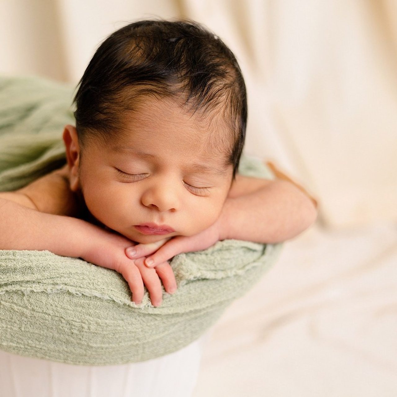 Review. Mary Newborn Photo