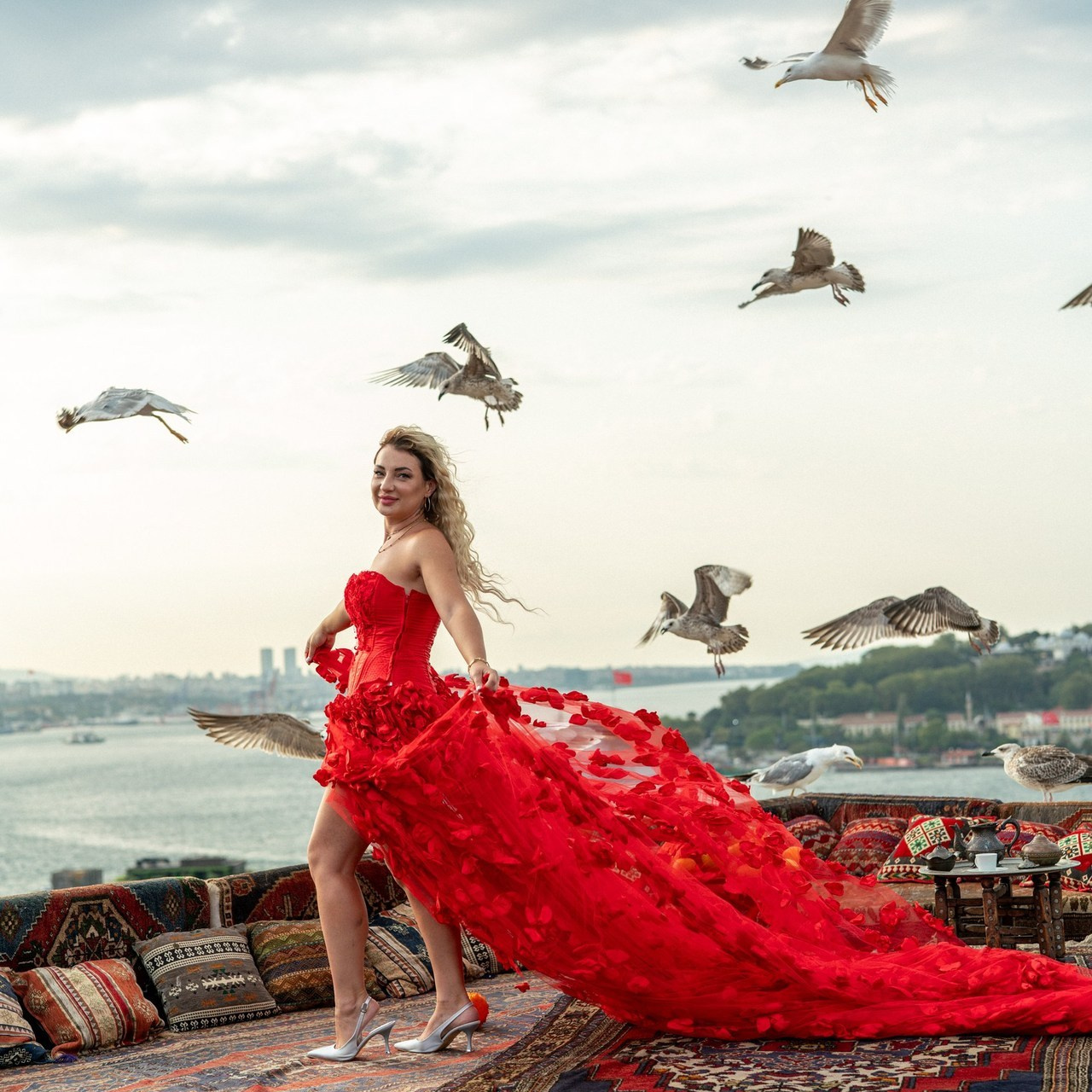 Фотосессия в Стамбуле. Фотограф в Стамбуле. Лайфстайл фотограф в Стамбуле Анатолий. Фотосессии на крышах с чайками