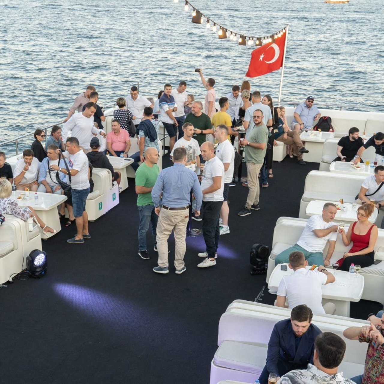 Фотосессия в Стамбуле. Фотограф в Стамбуле. Лайфстайл фотограф в Стамбуле Анатолий. Фотосессии на крышах с чайками