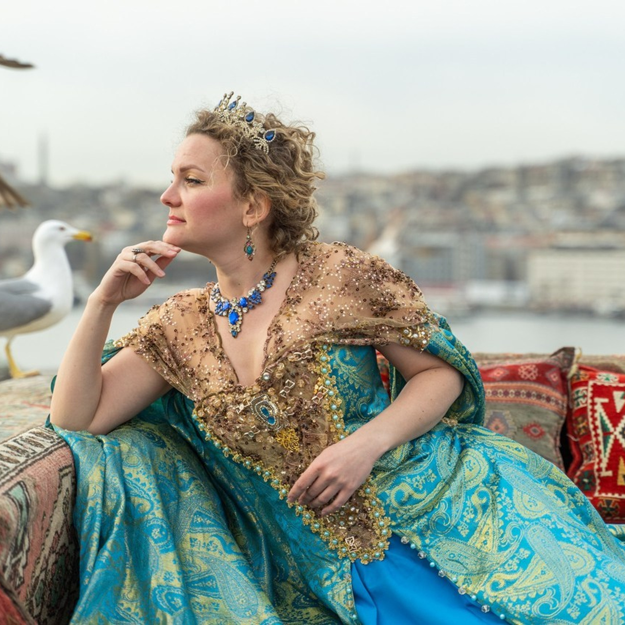 Фотосессия в Стамбуле. Фотограф в Стамбуле. Лайфстайл фотограф в Стамбуле Анатолий. Фотосессии на крышах с чайками