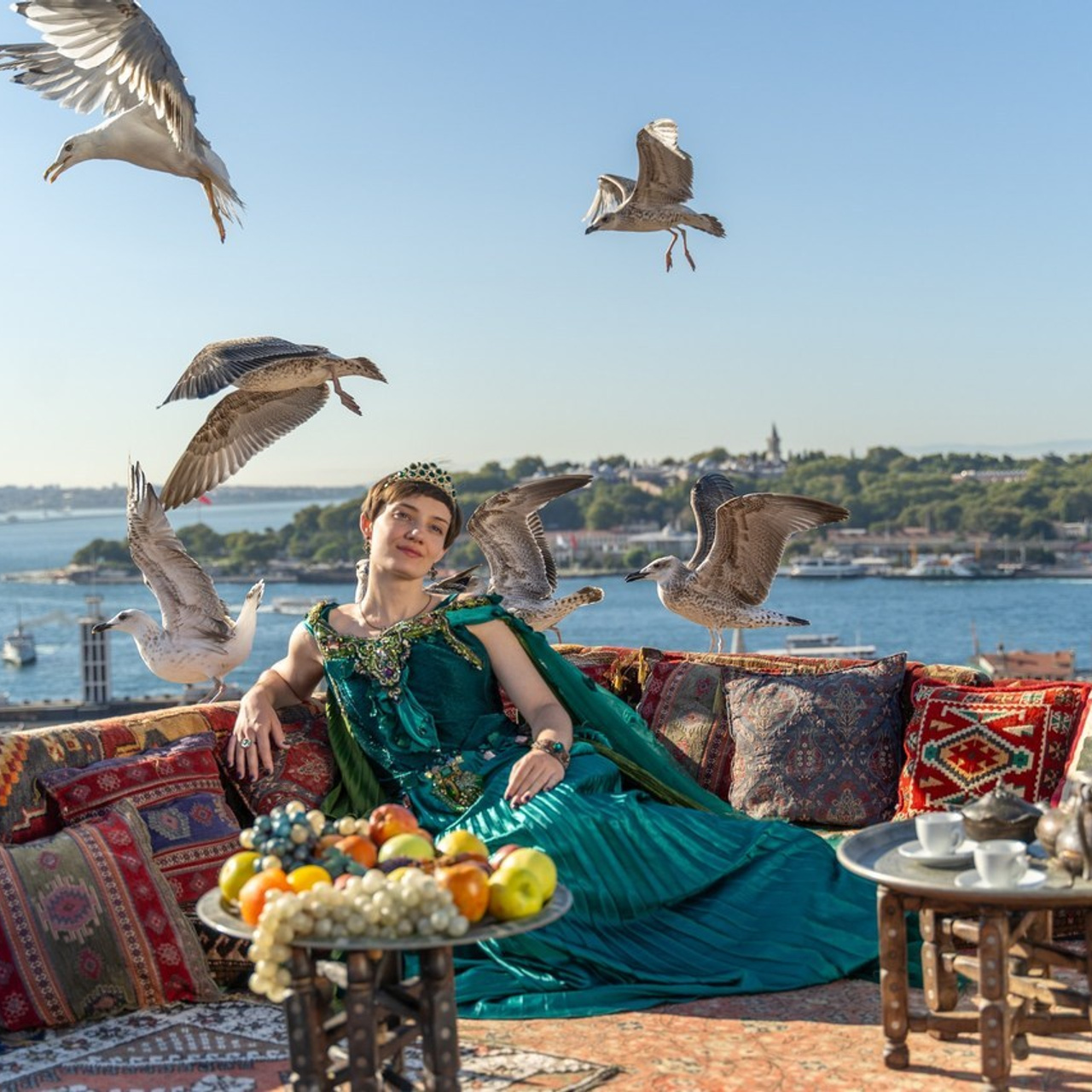 Фотосессия в Стамбуле. Фотограф в Стамбуле. Лайфстайл фотограф в Стамбуле Анатолий. Фотосессии на крышах с чайками