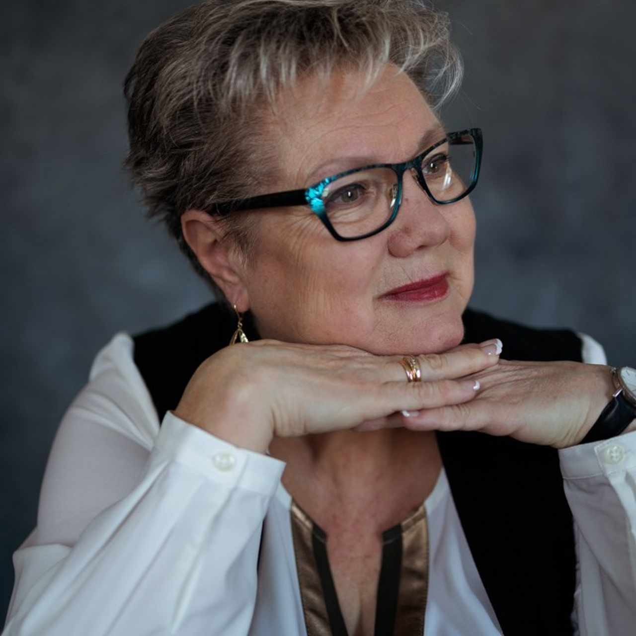 Reviews. I am a portrait and family photographer Jenny in Calgary