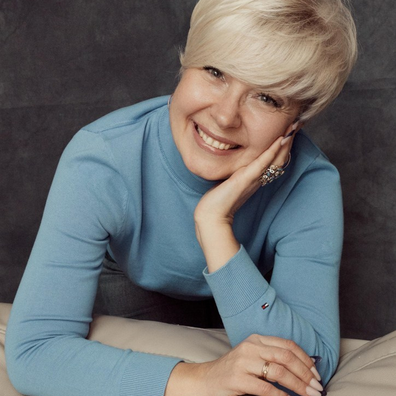 Reviews. I am a portrait and family photographer Jenny in Calgary