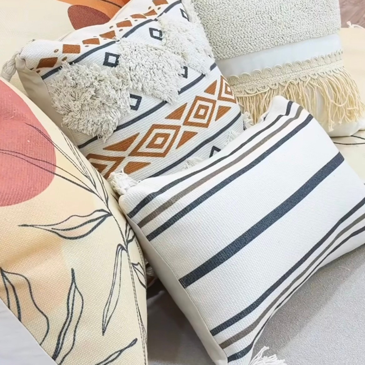 Эстетичные подушки любых видов — 164 990 сум.