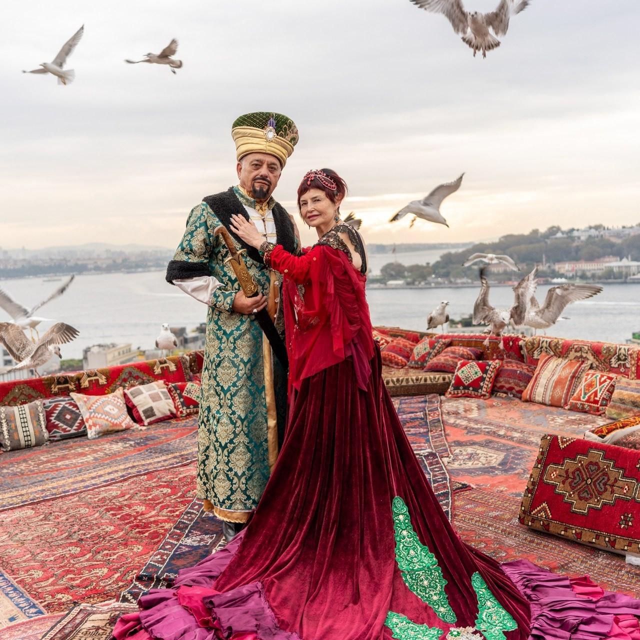 Фотосессия в Стамбуле. Фотограф в Стамбуле. Лайфстайл фотограф в Стамбуле Анатолий. Фотосессии на крышах с чайками