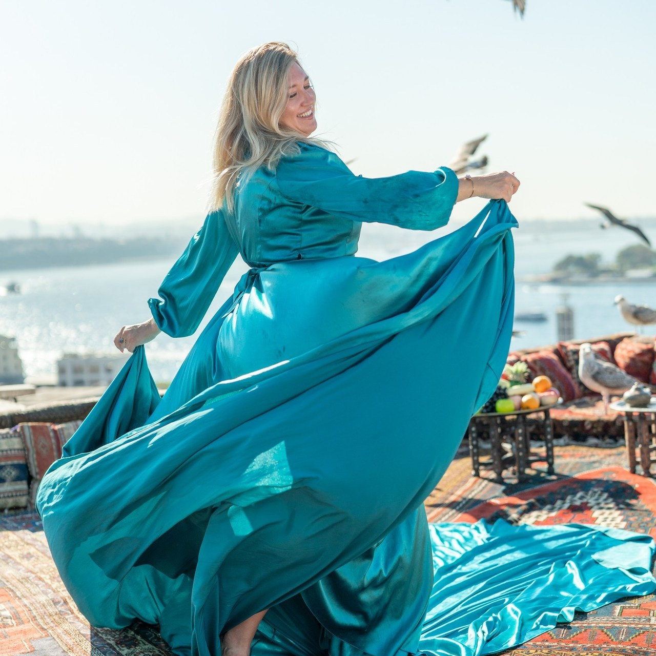 Фотосессия в Стамбуле. Фотограф в Стамбуле. Лайфстайл фотограф в Стамбуле Анатолий. Фотосессии на крышах с чайками