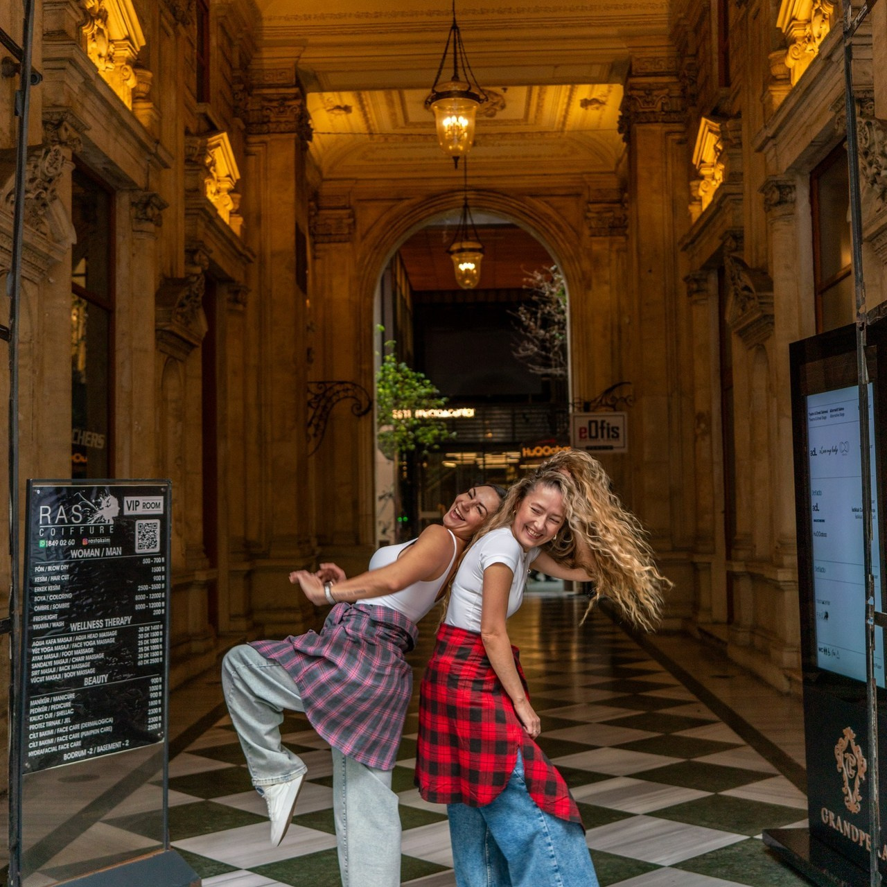 Фотосессия в Стамбуле. Фотограф в Стамбуле. Лайфстайл фотограф в Стамбуле Анатолий. Фотосессии на крышах с чайками