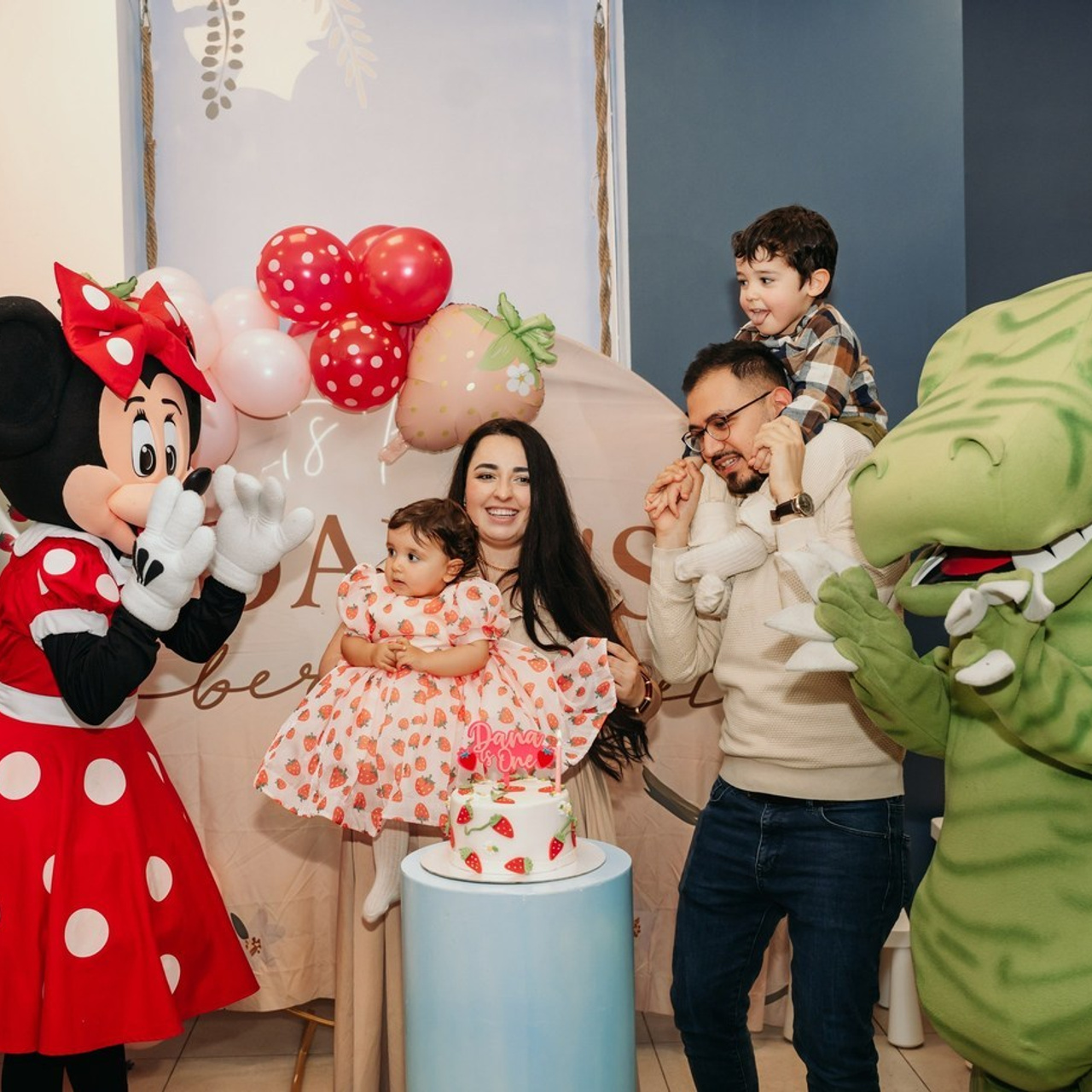 RECENZIJE. DEČIJI FOTOGRAF BEOGRAD|NOVOGODISNJE FOTOGRAFISANJE|CAKE SMASH