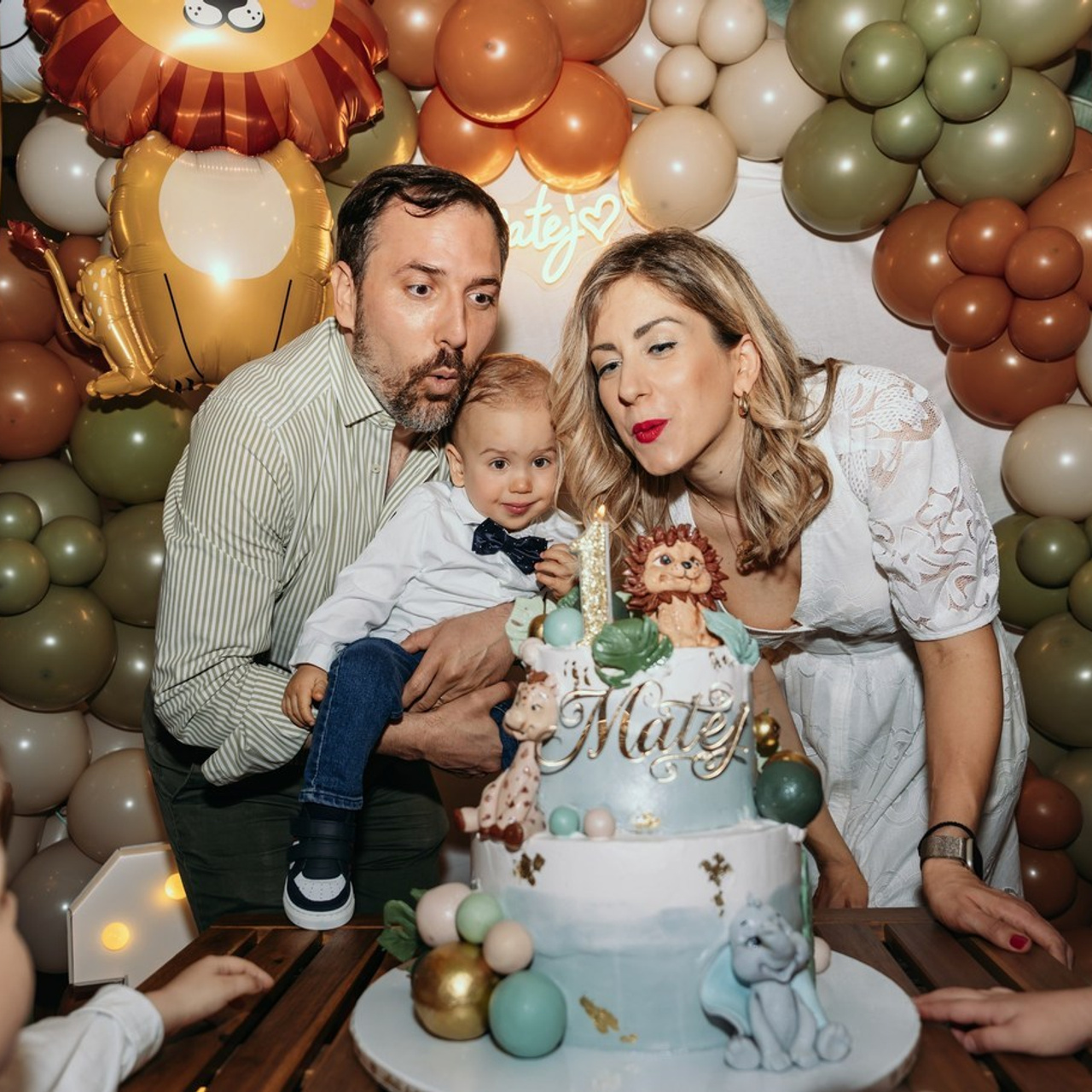 RECENZIJE. DEČIJI FOTOGRAF BEOGRAD|FOTOGRAFISANJE KRŠTENJA|CAKE SMASH