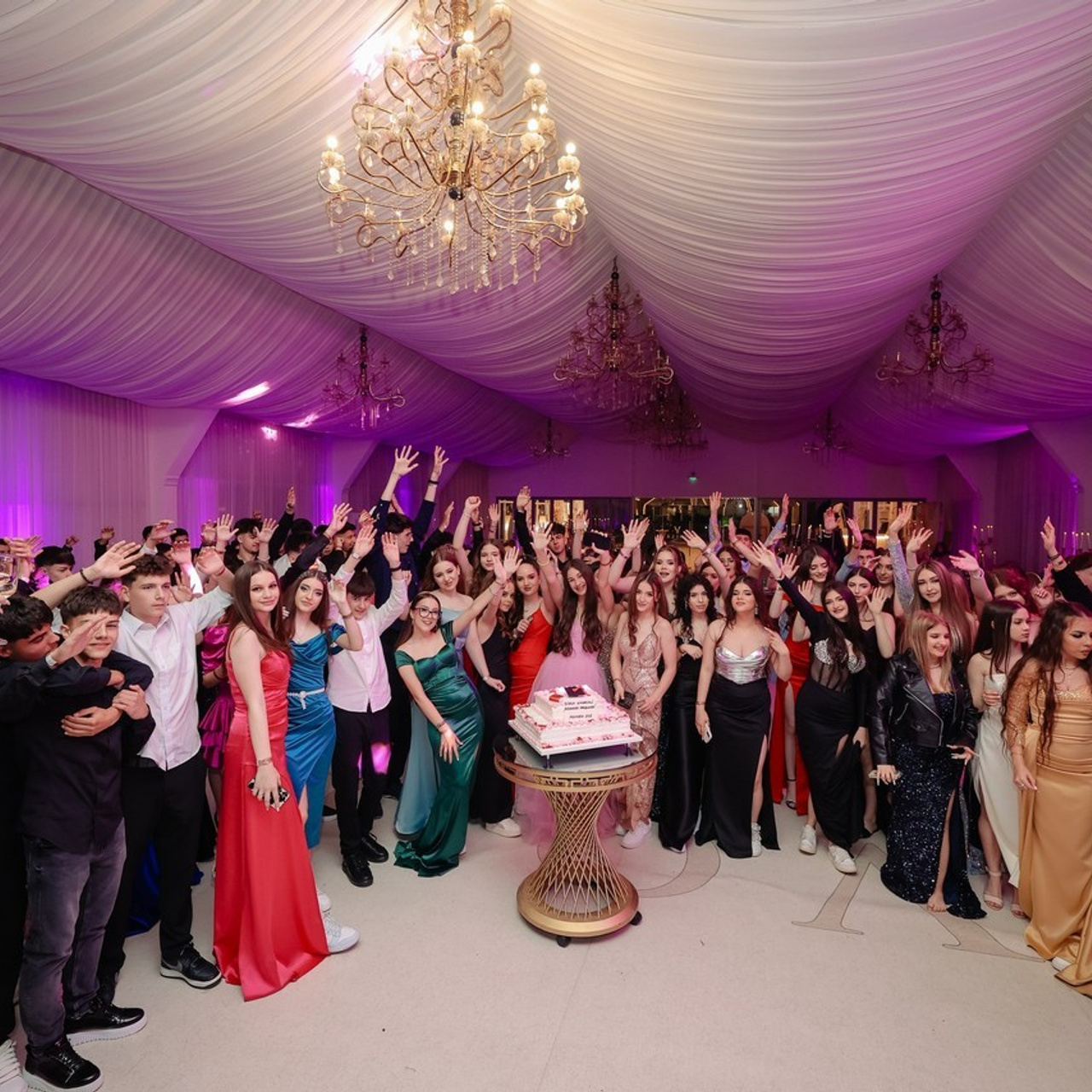 Opinii. Hello, I’m Catalin Baloi, I’m a professional wedding, baptism, engagement and photoshoot photographer