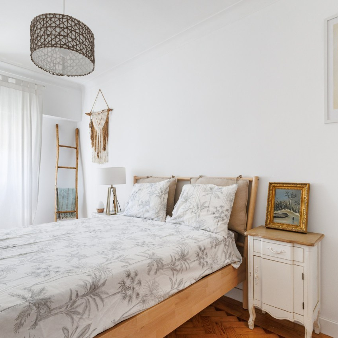 Reviews. Photographer in Lisbon Elena Lialina