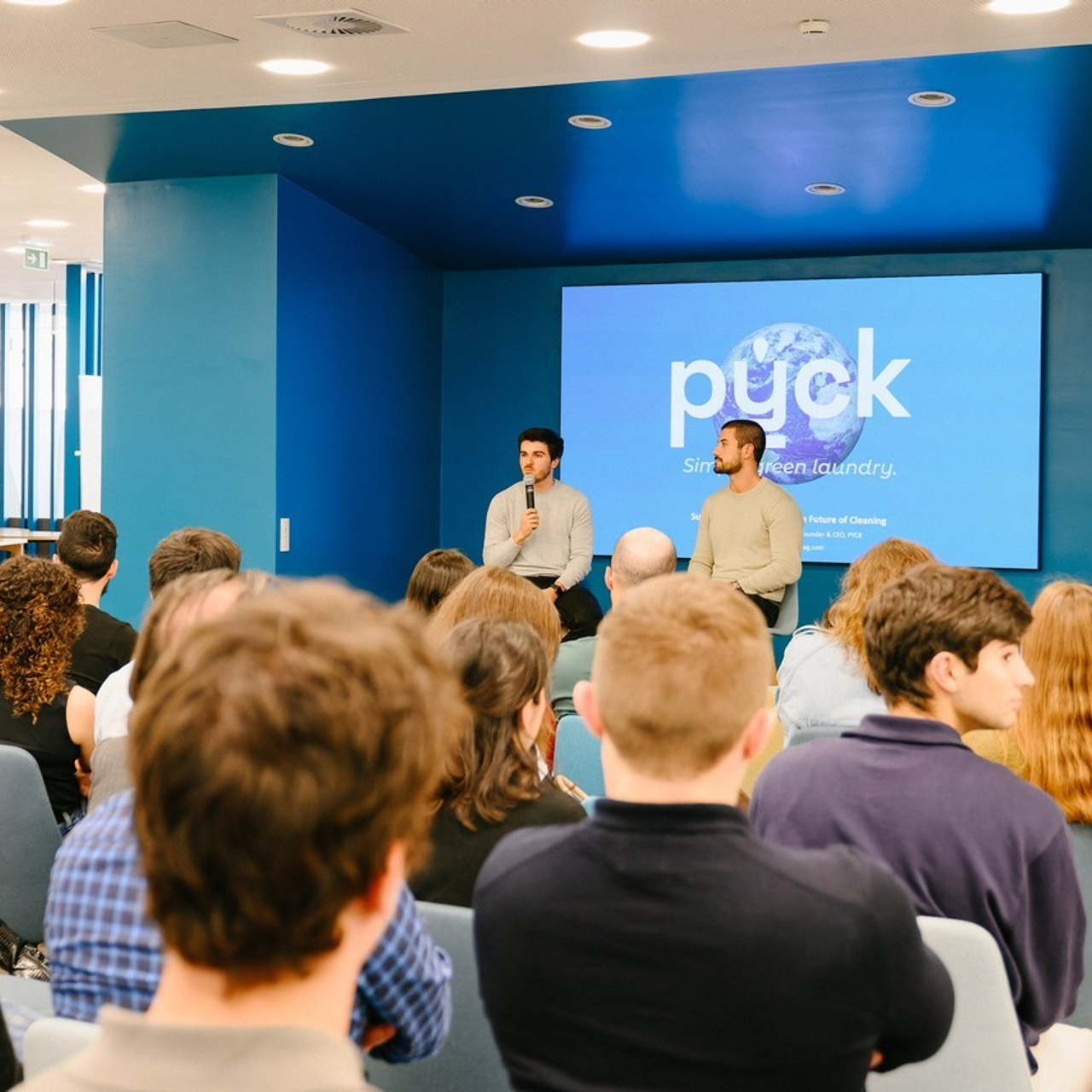 Reviews. Photographer in Lisbon Elena Lialina