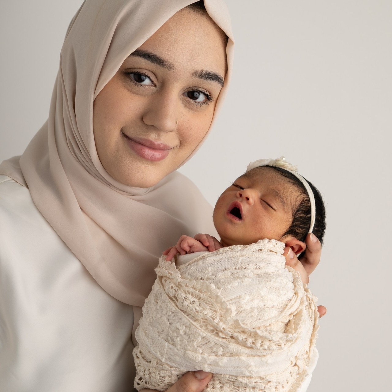 Best recommended newborn photographer Doha Qatar. Best Newborn photography Doha Qatar | Home service available | Book now