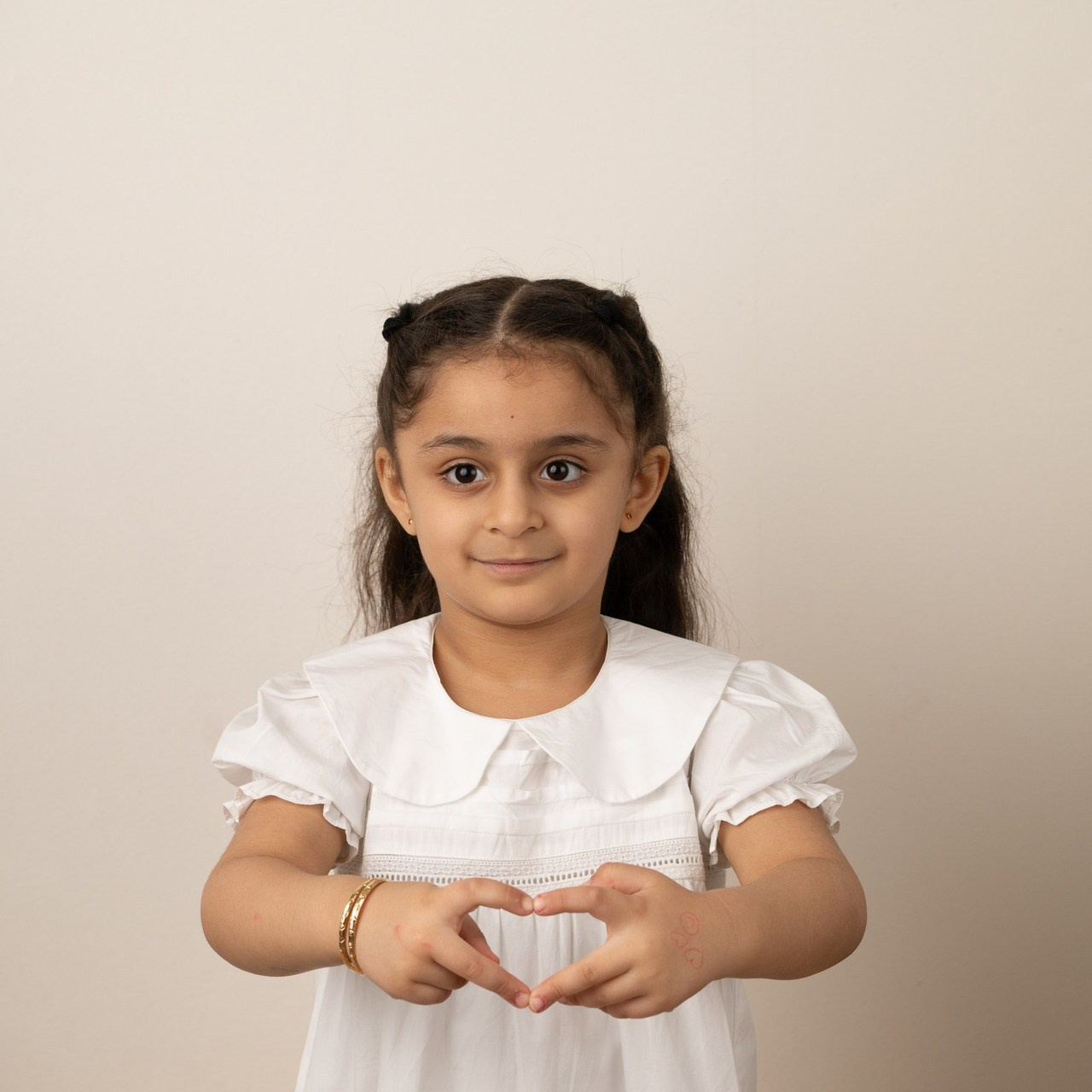 Best recommended newborn photographer Doha Qatar. Best Newborn photography Doha Qatar | Home service available | Book now