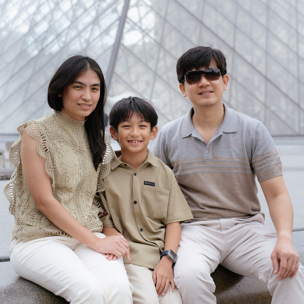 Paris Photographer Reviews | Testimonials from Couple & Solo Photoshoots in Paris. Photographe et vidéaste à Paris