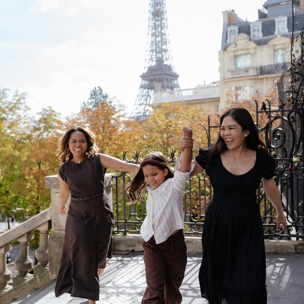 Paris Photographer Reviews | Testimonials from Couple & Solo Photoshoots in Paris. Paris Photographer & Videographer