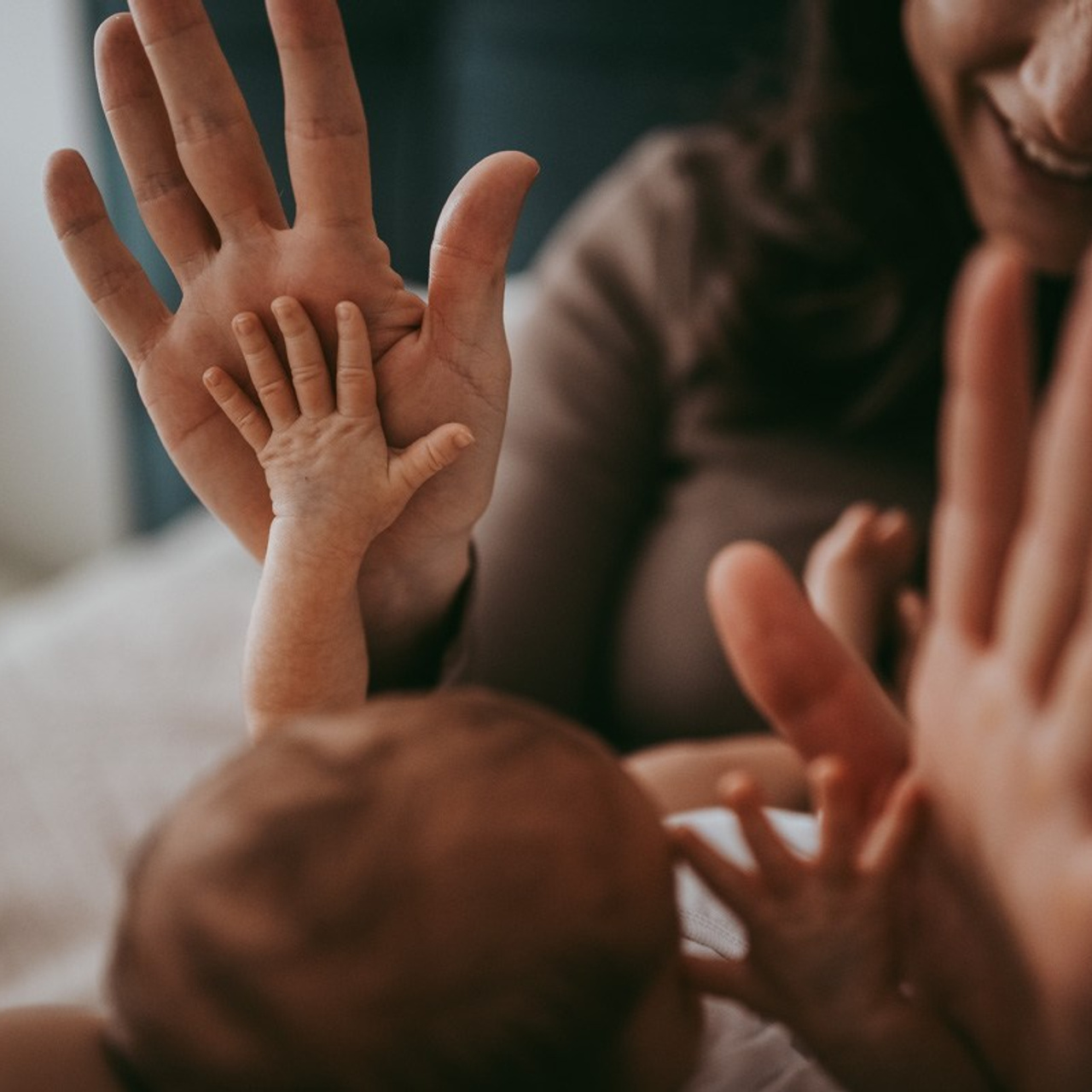 FOTOGRAFISANJE BEBA KOD KUCE. Deciji i porodicni fotograf u Beogradu Oksana Skendzic