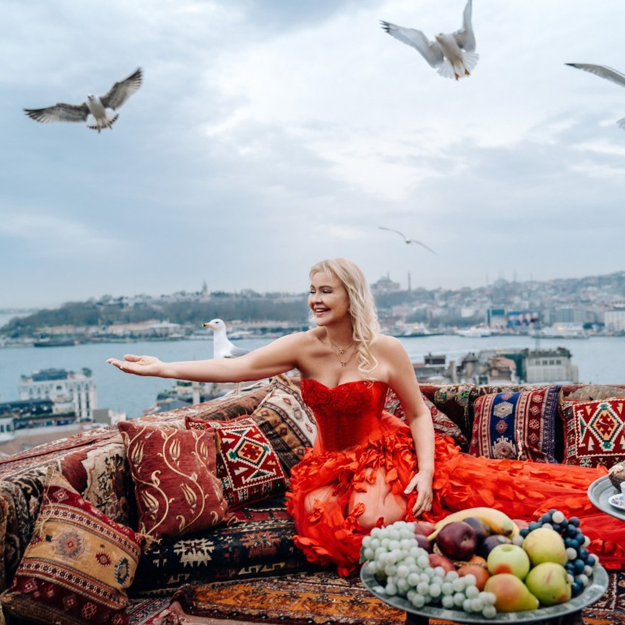 Фотосессия в Стамбуле. Фотограф в Стамбуле. Лайфстайл фотограф в Стамбуле Анатолий. Фотосессии на крышах с чайками