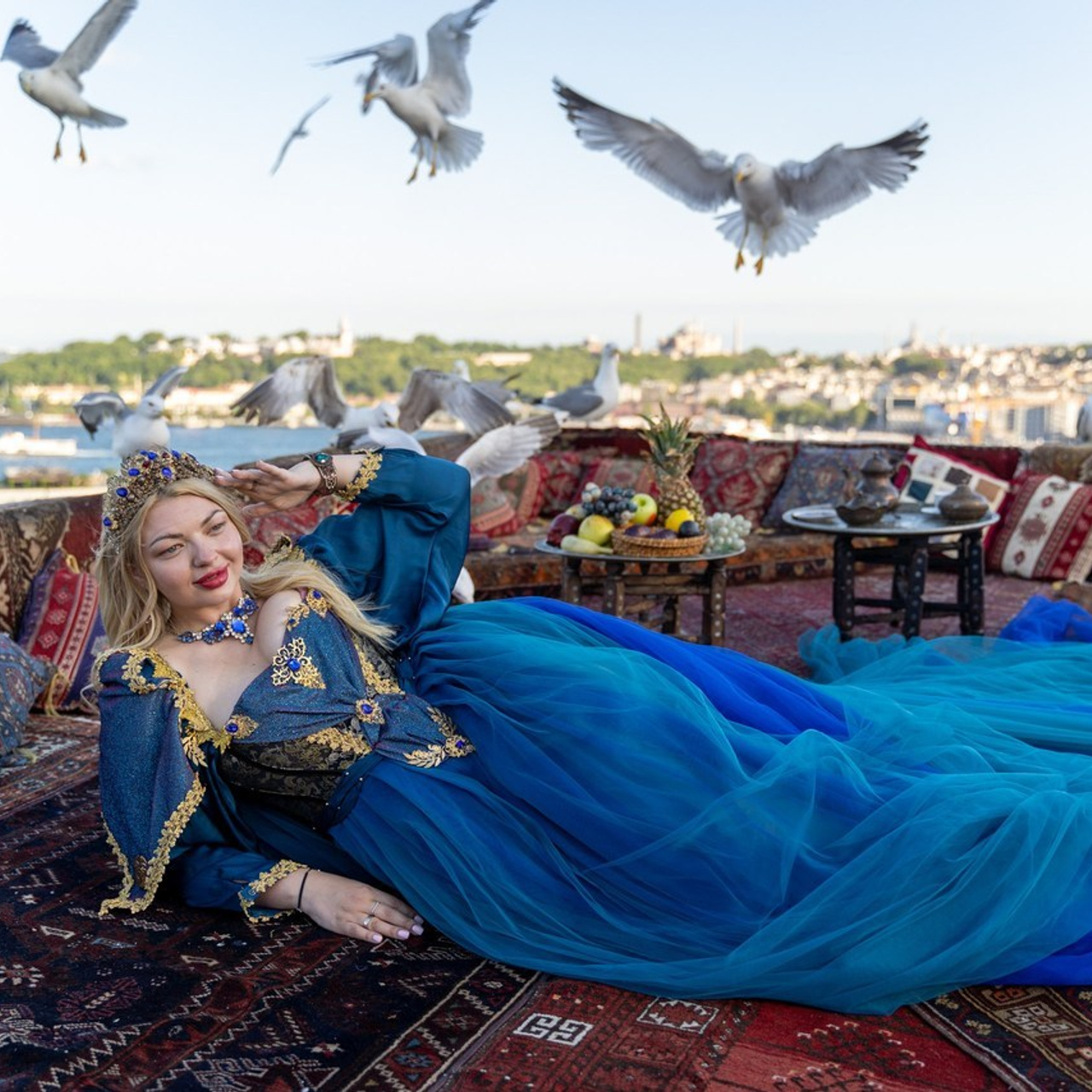 Фотосессия в Стамбуле. Фотограф в Стамбуле. Лайфстайл фотограф в Стамбуле Анатолий. Фотосессии на крышах с чайками