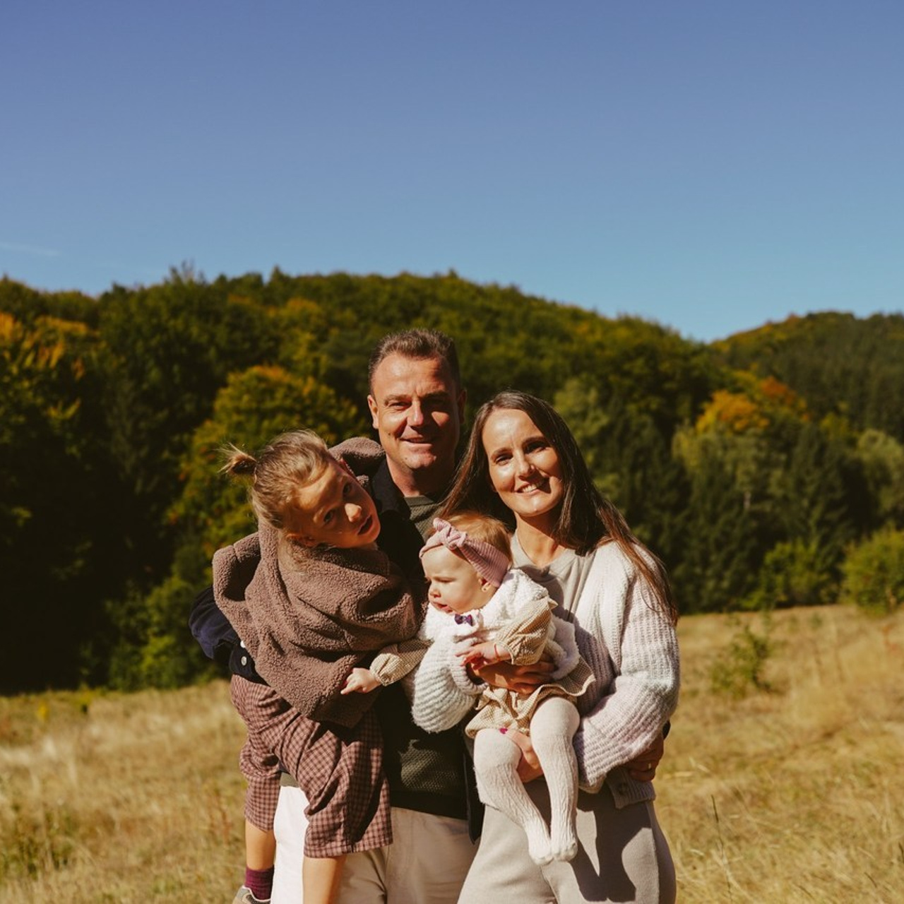Mărturii și Experiențe ale Părinților | Mădălina Beda. Madalina Beda- Artist vizual, fotograf, doula la nastere, consultant babywearing Brasov si in toata tara