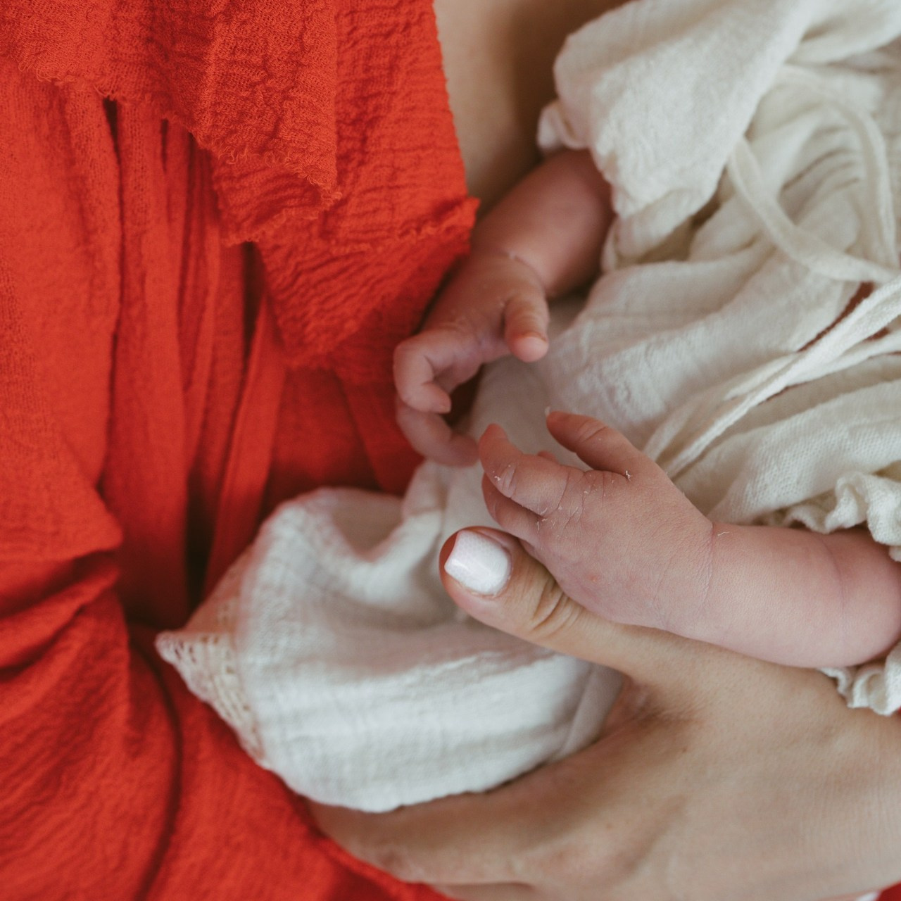 Mărturii și Experiențe ale Părinților | Mădălina Beda. Madalina Beda- Artist vizual, fotograf, doula la nastere, consultant babywearing Brasov si in toata tara