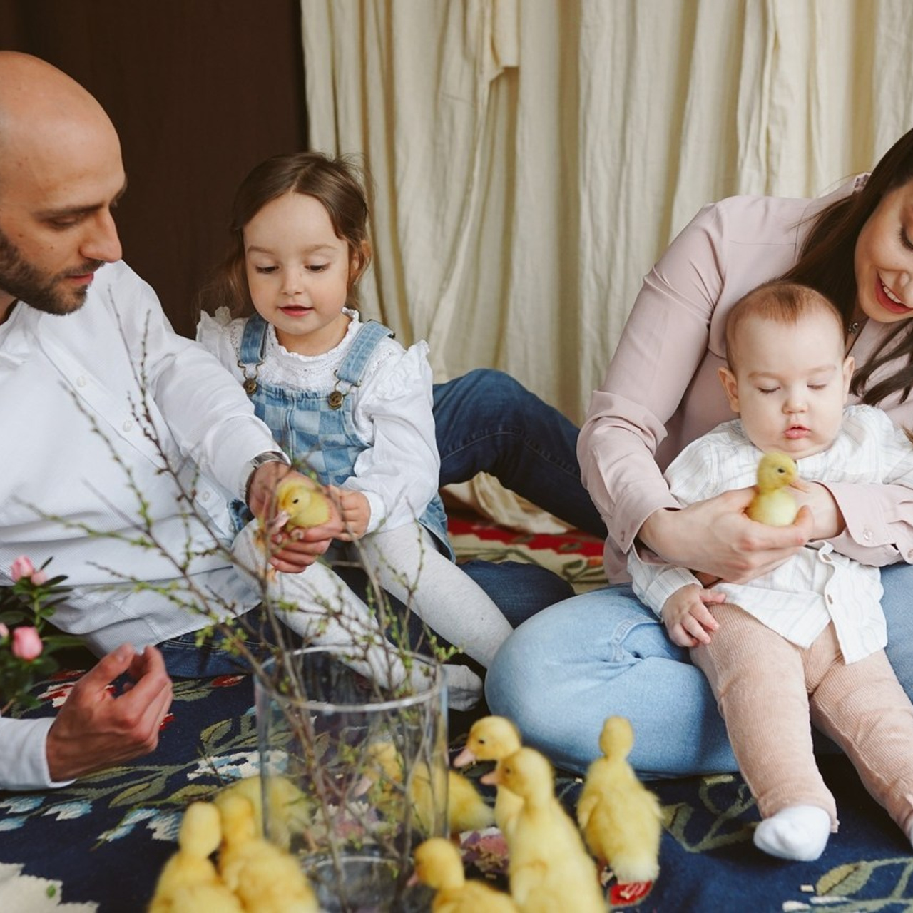 Mărturii și Experiențe ale Părinților | Mădălina Beda. Madalina Beda- Artist vizual, fotograf, doula la nastere, consultant babywearing Brasov si in toata tara