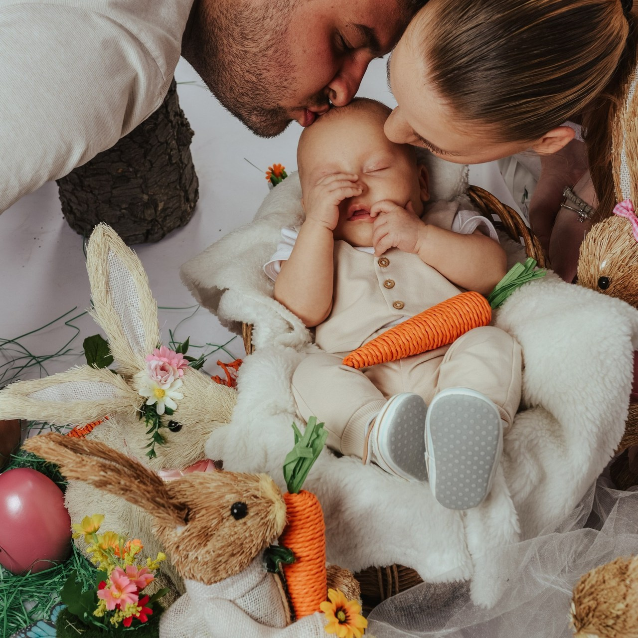 Recenzije. Fotograf Novi Sad Maja Vukelic Pavkov, maturanti, portreti, fotografisanje proizvoda, iznajmljivanje studija za fotografe