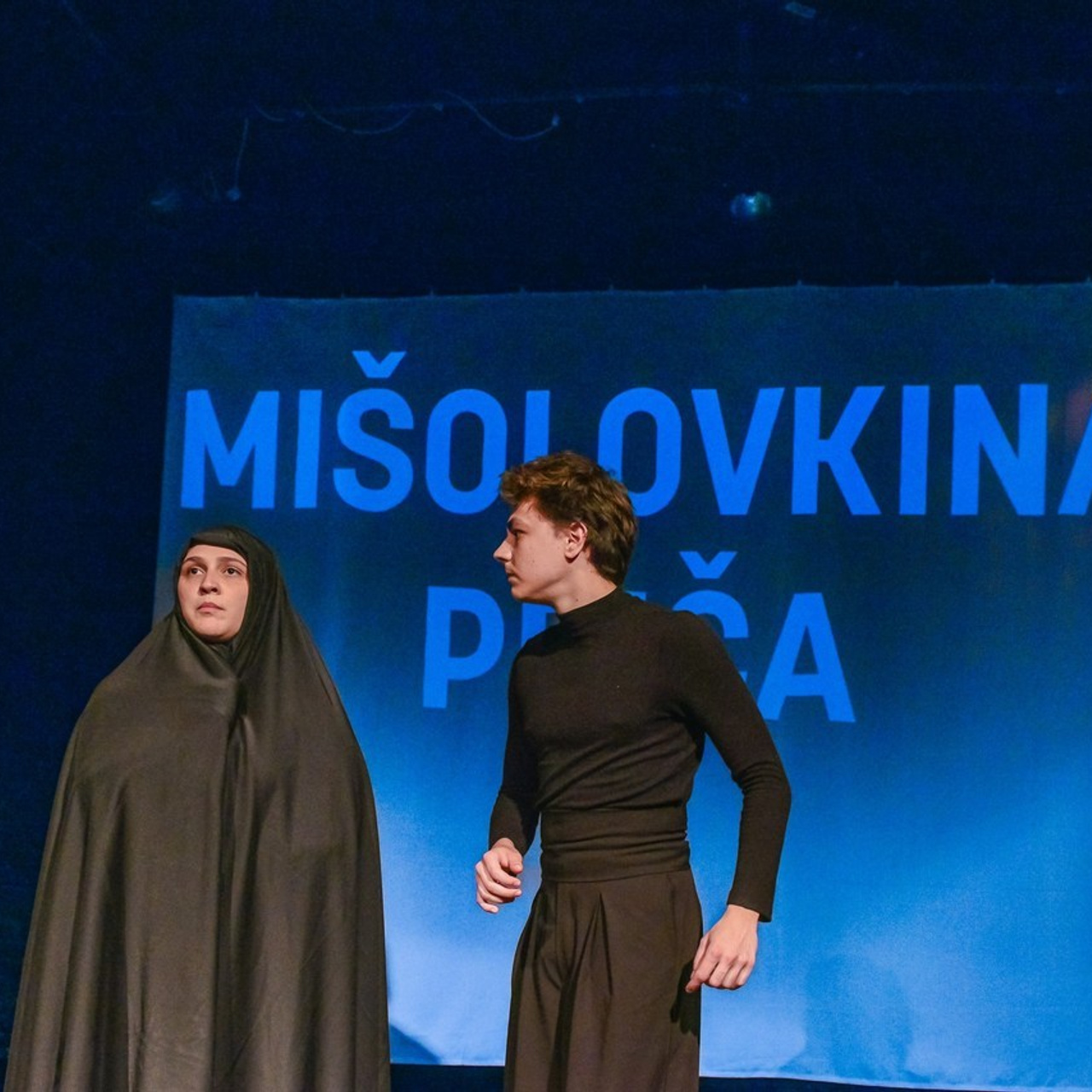 Recenzije. Fotograf Novi Sad Maja Vukelic Pavkov, maturanti, MVP studio, portreti, fotografisanje proizvoda, iznajmljivanje studija za fotografe