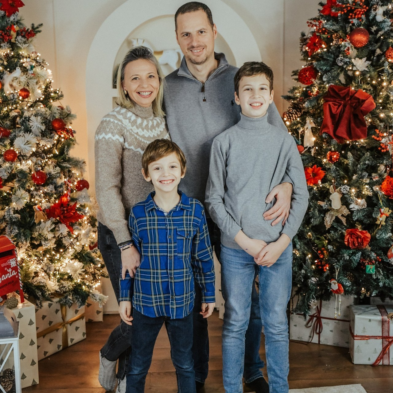 Recenzije. Fotograf Novi Sad Maja Vukelic Pavkov, maturanti, portreti, fotografisanje proizvoda