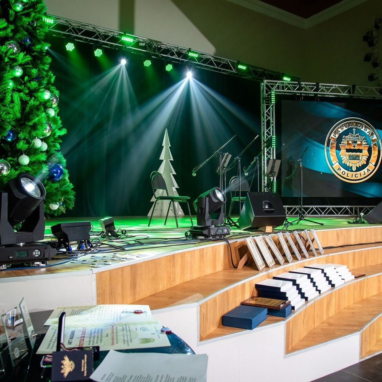 Atsauksmes. Fotogrāfs Romualds Rubenis un Artemijs Stašāns