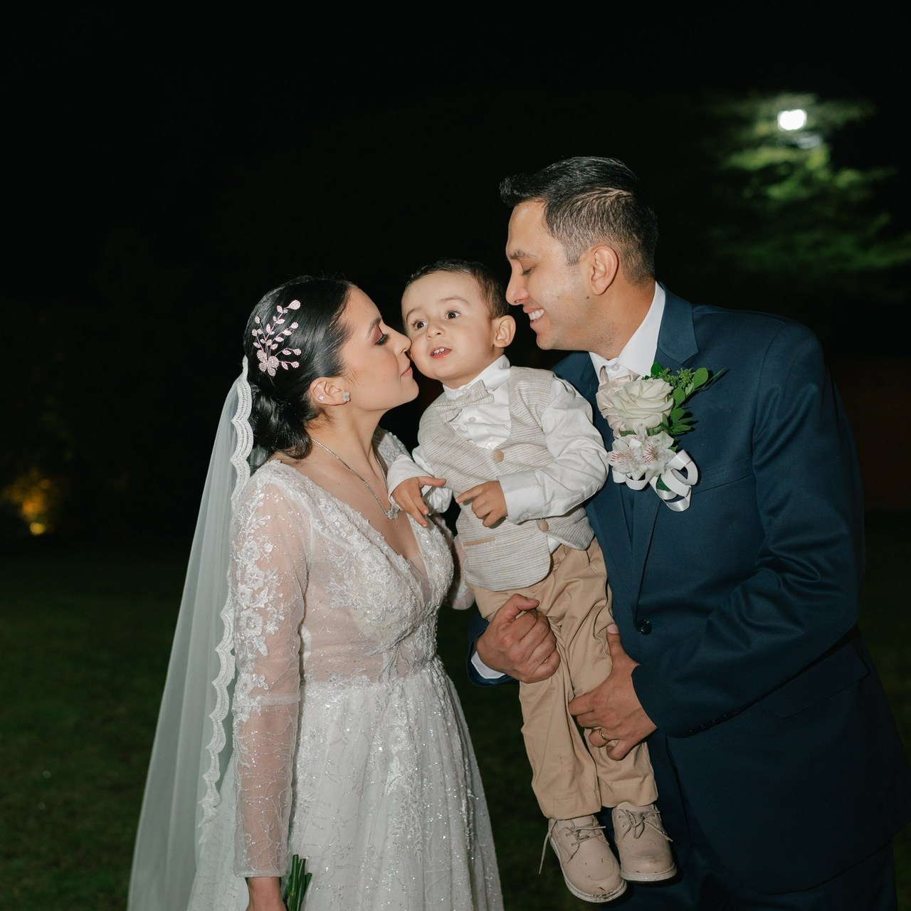 Fotografía de bodas, clientes de cuenca Ecuador. Fotografía y video para bodas y  Familiares en Cuenca - Ecuador, Alex Coello