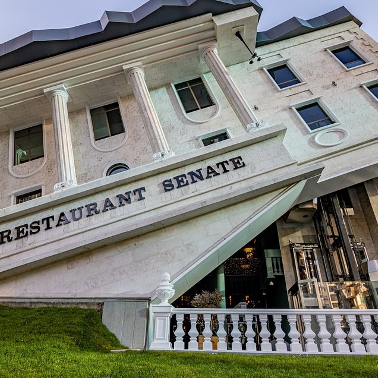 Senate Restaurant & Lounge