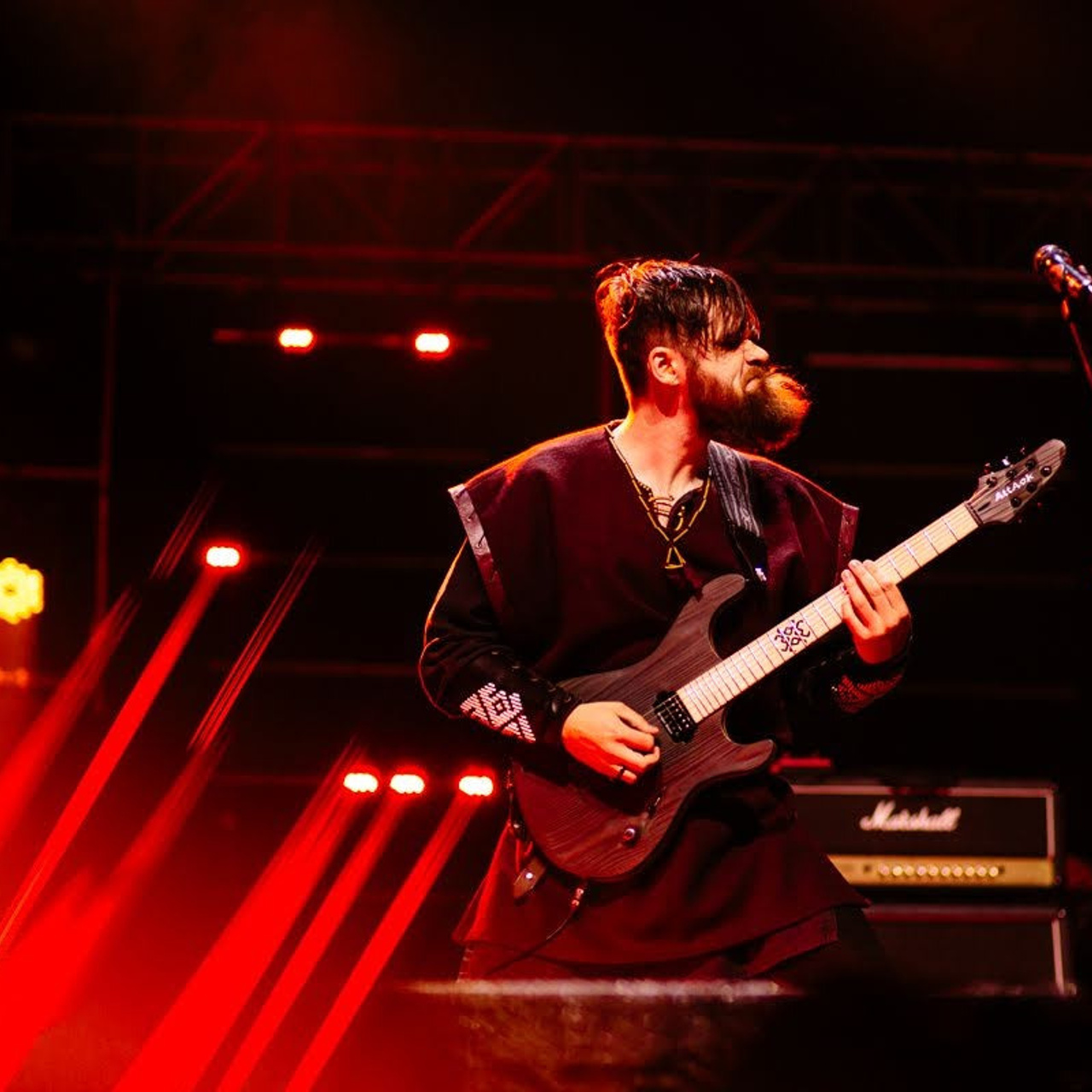 VIENOTI PAR IESPEJU / KONCERTS ARĒNA RĪGA